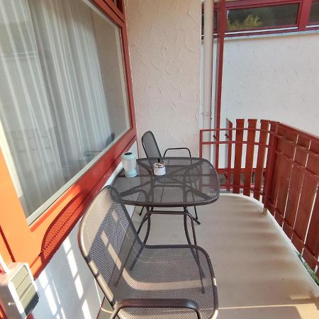 Studio 20Qm Mit Balkon Und Innenpool - 22010 Шлухзе Екстер'єр фото