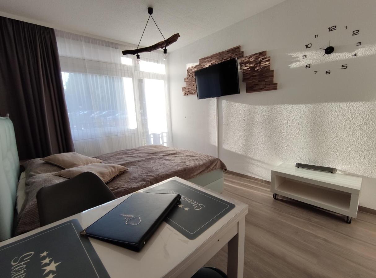 Studio 20Qm Mit Balkon Und Innenpool - 22010 Шлухзе Екстер'єр фото