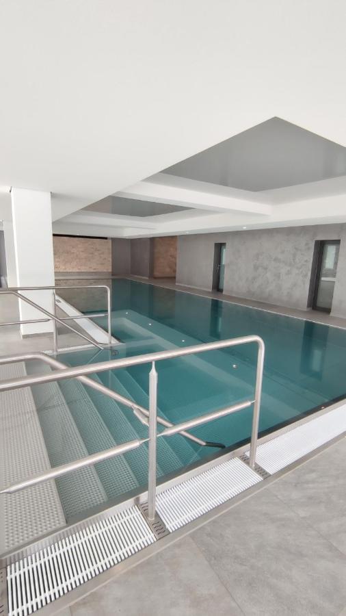Studio 20Qm Mit Balkon Und Innenpool - 22010 Шлухзе Екстер'єр фото